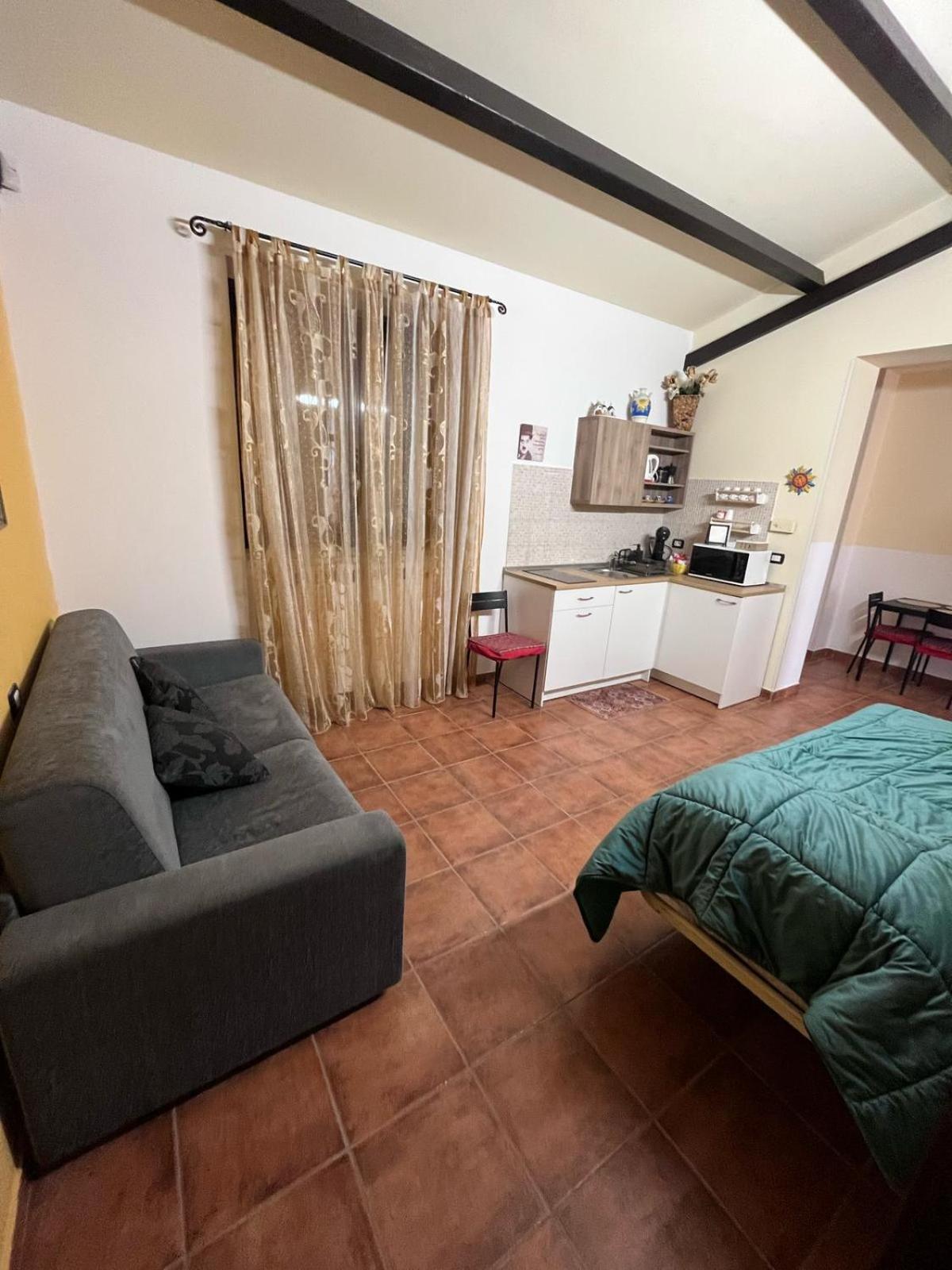 Case Vacanza E Camere In Villa Isabella Con Parcheggio Custodito E Wifi 지오이아델콜레 외부 사진